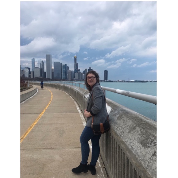 Meet your Posher, Alyssa - Picture 1 of 2